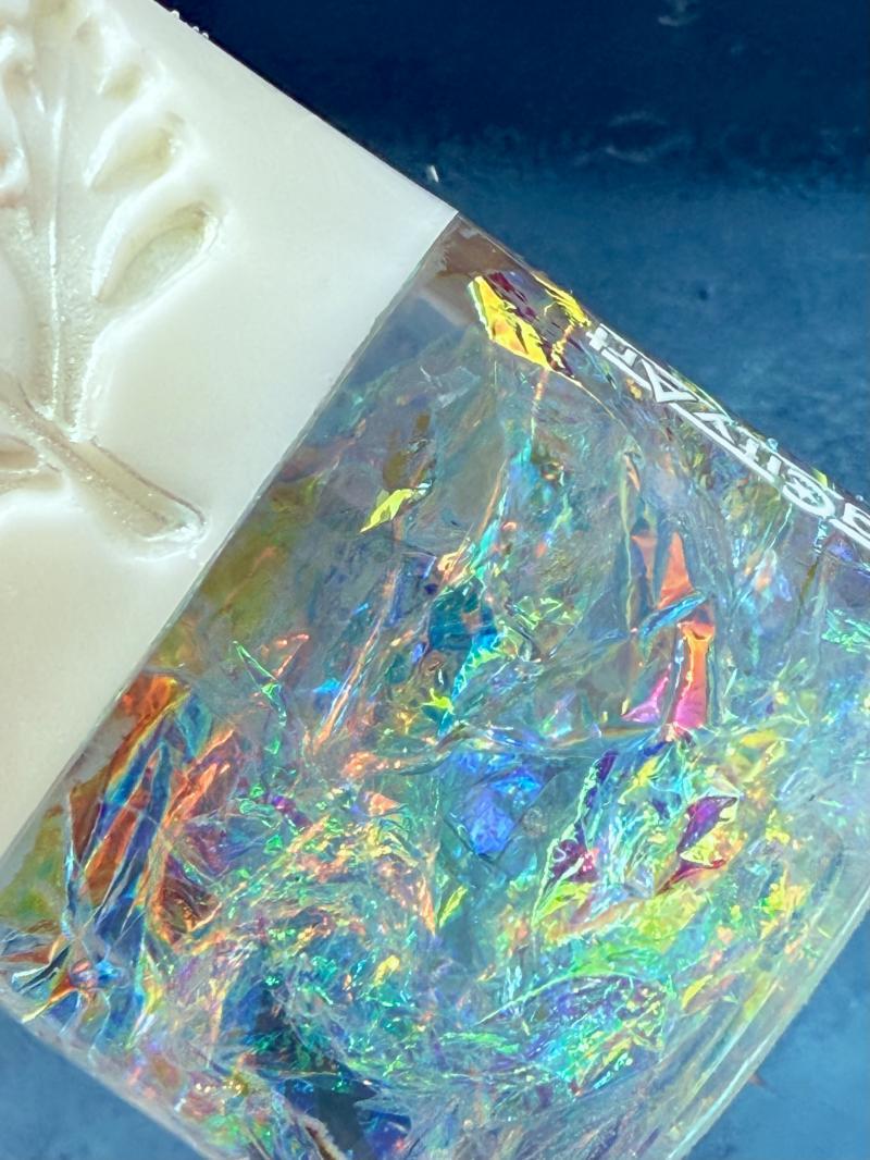 035 Iridescent Soy Candle with Leaf Relief in Epoxy Base