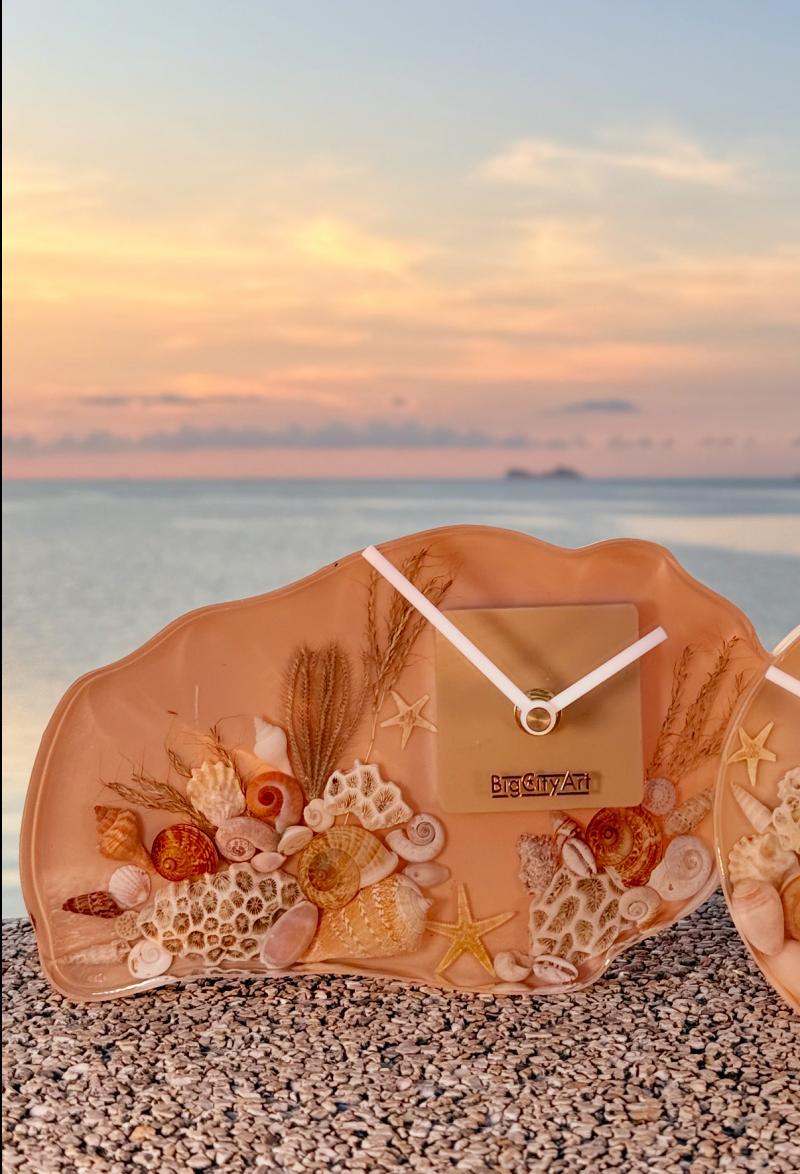 052 Seashell Resin Table Clock – Ocean-Inspired Island Decor