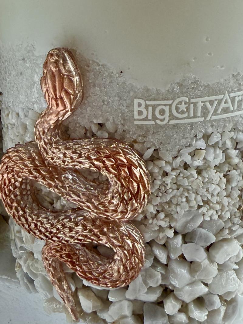 054 SEO Title: Luxury Soy Candle Set – Snake Design with Crushed Shells & Tassel Charm