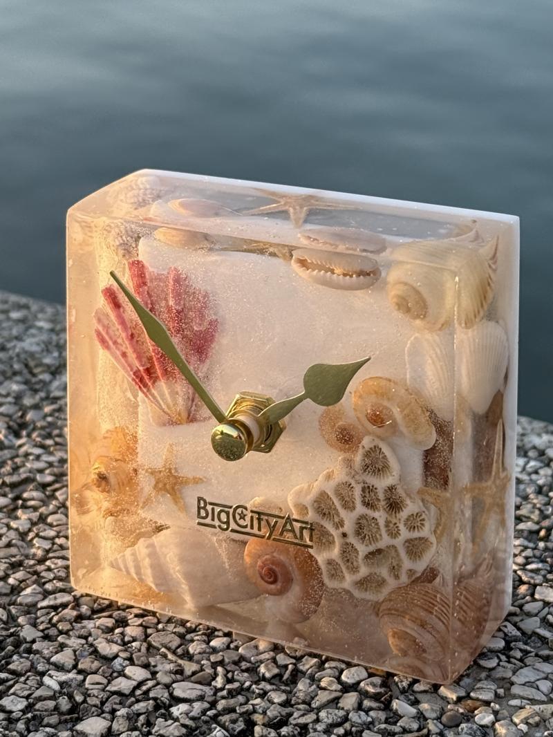 057 Miniature Seashell Epoxy Clock – Ocean-Inspired Table Decor