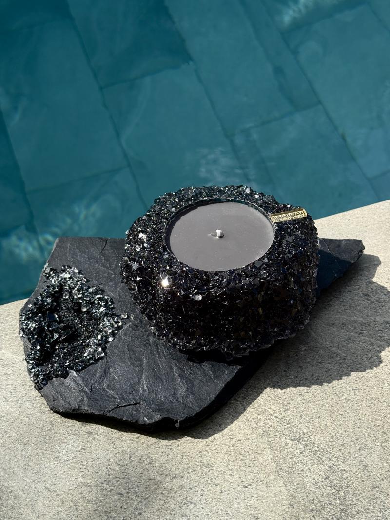 067 Mini Geode Candle with Crystal Tray – Obsidian Black Glow