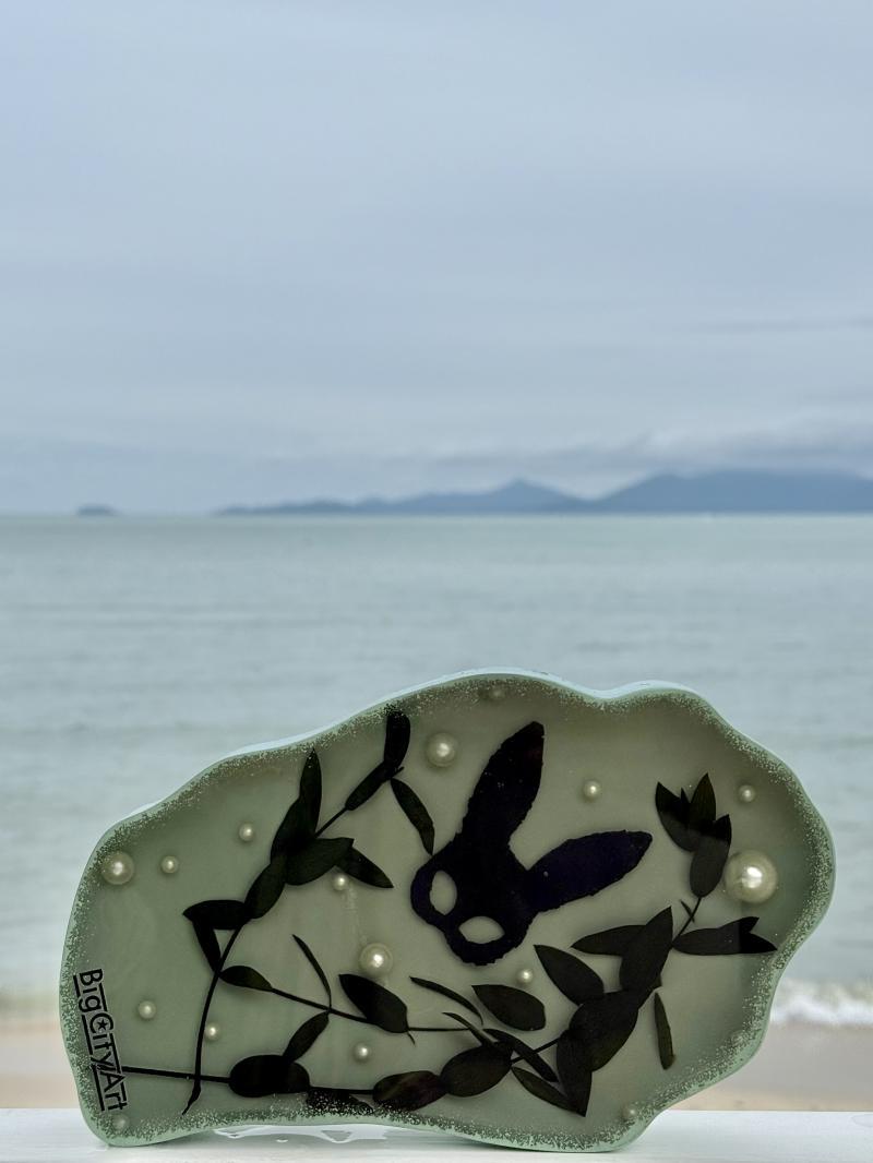 🐰 071 Epoxy Resin Tray — Bunny Mask & Leaves Design